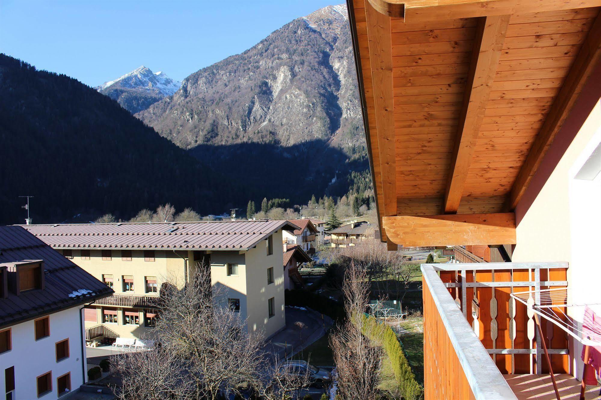 Hotel Garni Al Nardis Carisolo Exterior photo